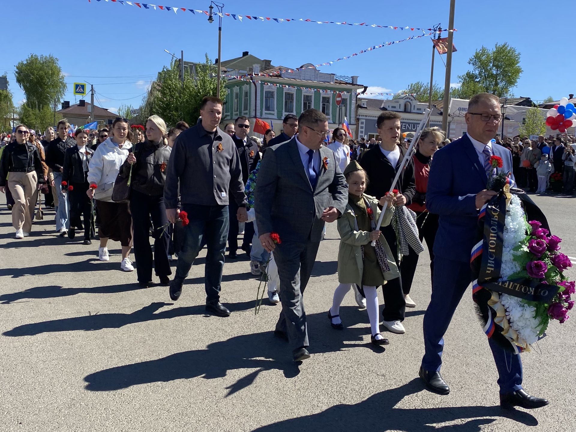 Праздничный парад, вручение наград, тематические площадки: в Чистополе отмечают День Победы