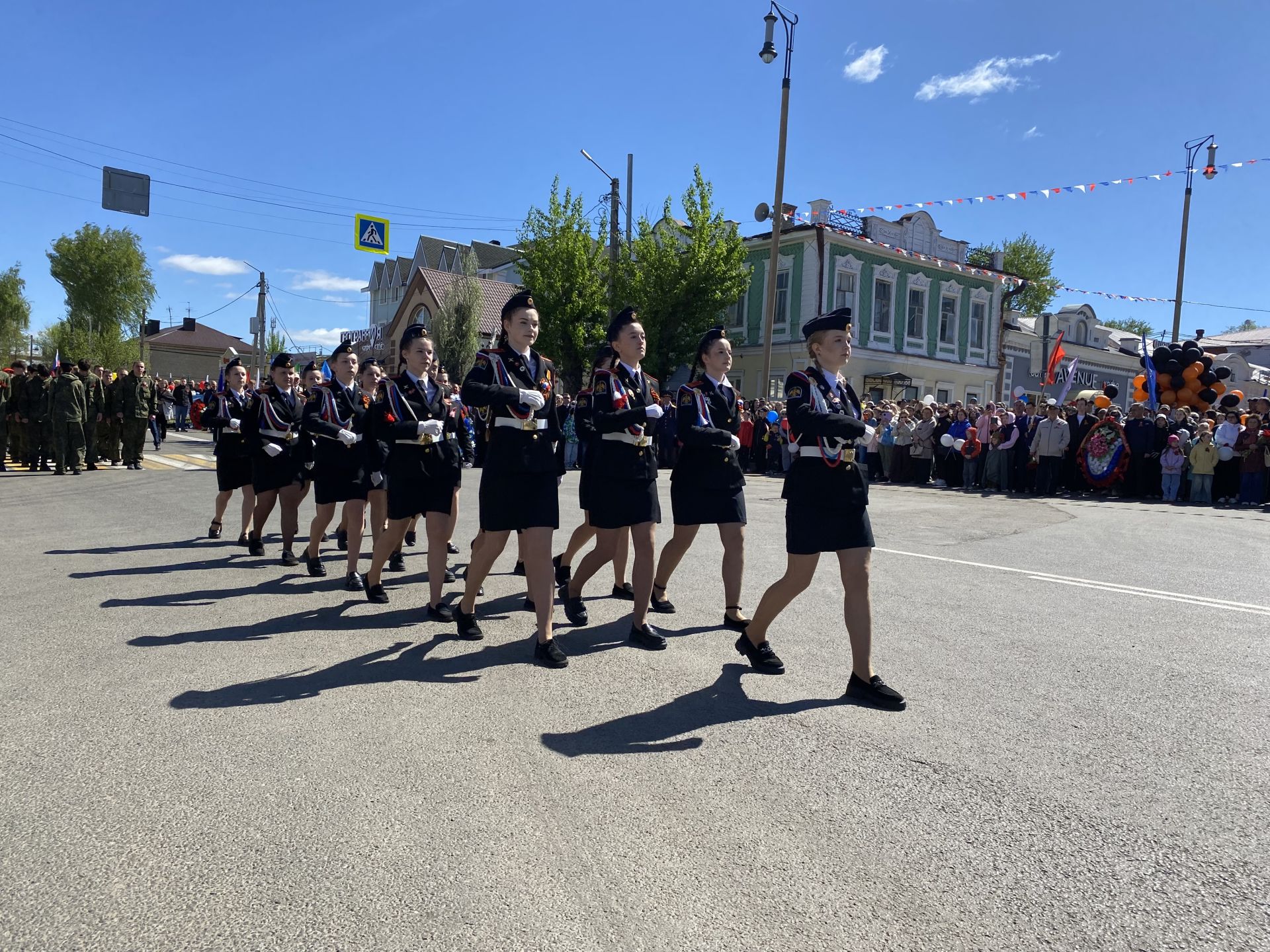 Праздничный парад, вручение наград, тематические площадки: в Чистополе отмечают День Победы
