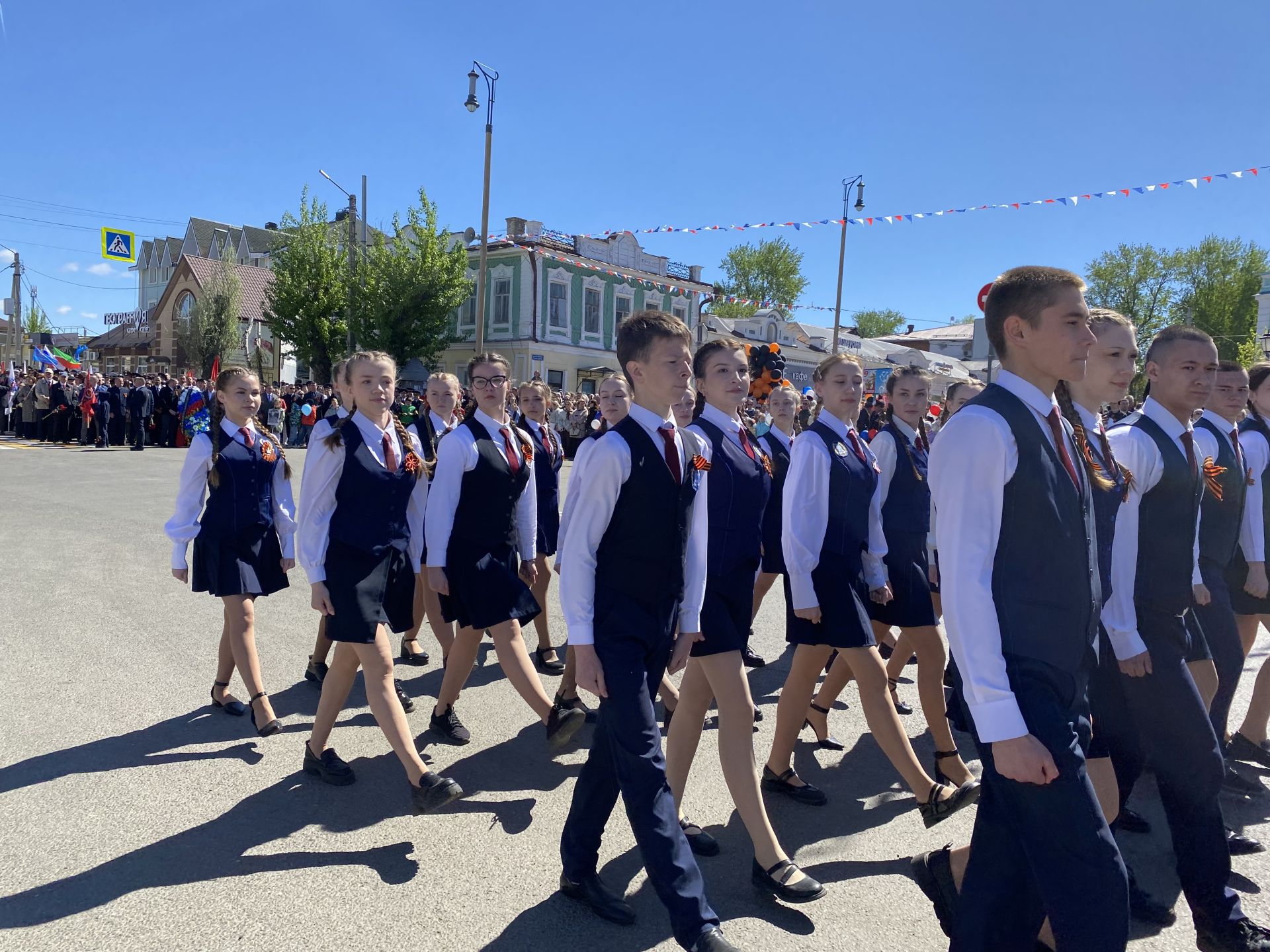 Праздничный парад, вручение наград, тематические площадки: в Чистополе отмечают День Победы