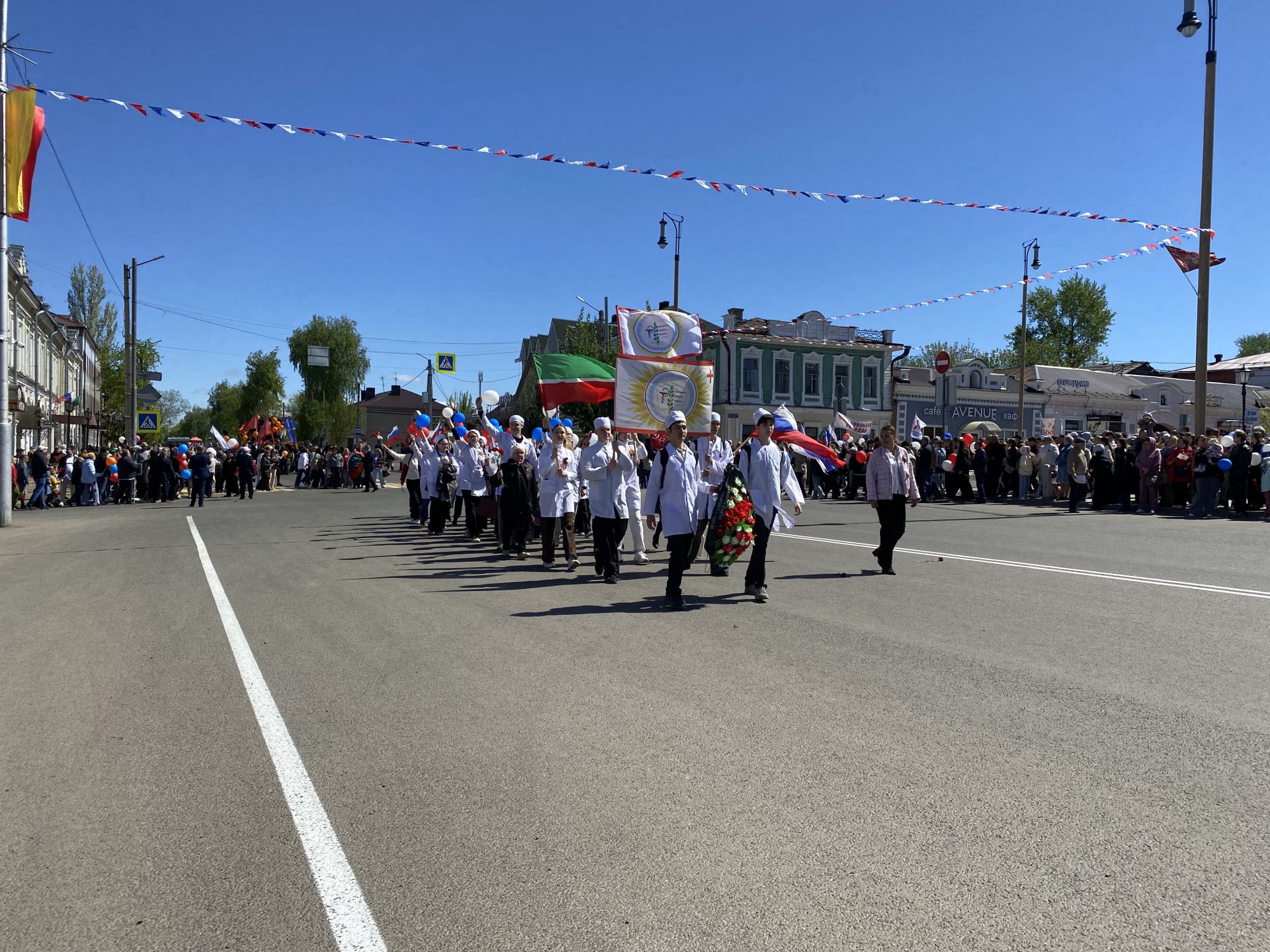 Праздничный парад, вручение наград, тематические площадки: в Чистополе отмечают День Победы