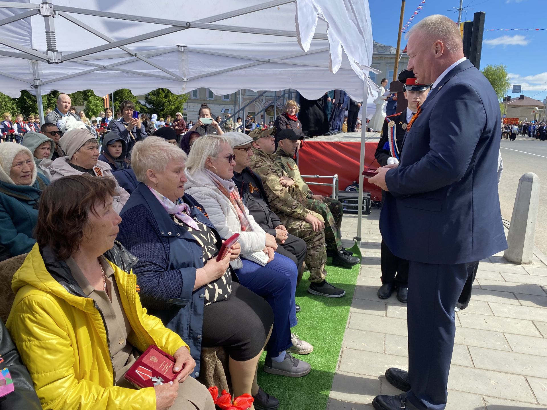 Праздничный парад, вручение наград, тематические площадки: в Чистополе отмечают День Победы