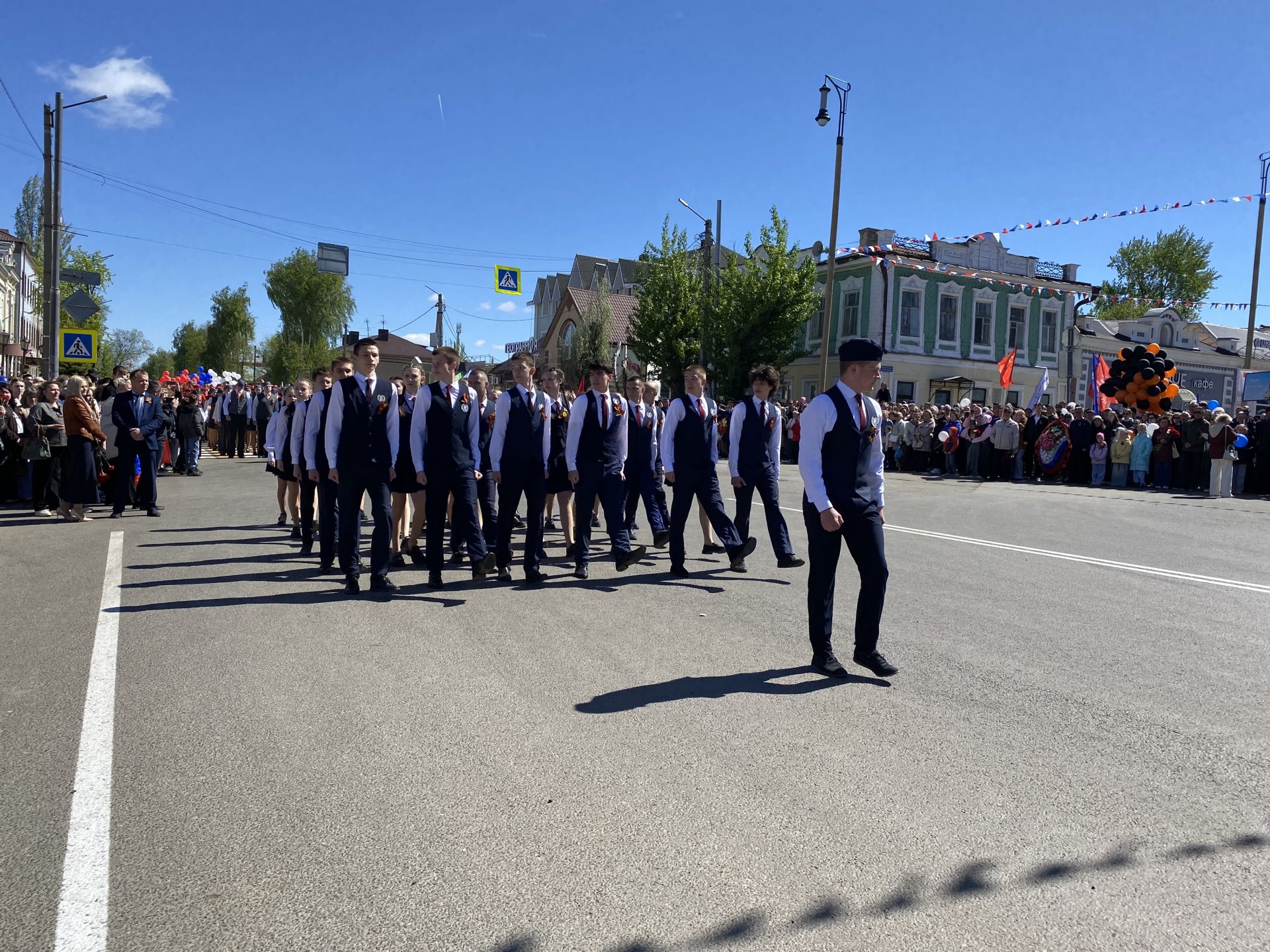 Праздничный парад, вручение наград, тематические площадки: в Чистополе отмечают День Победы
