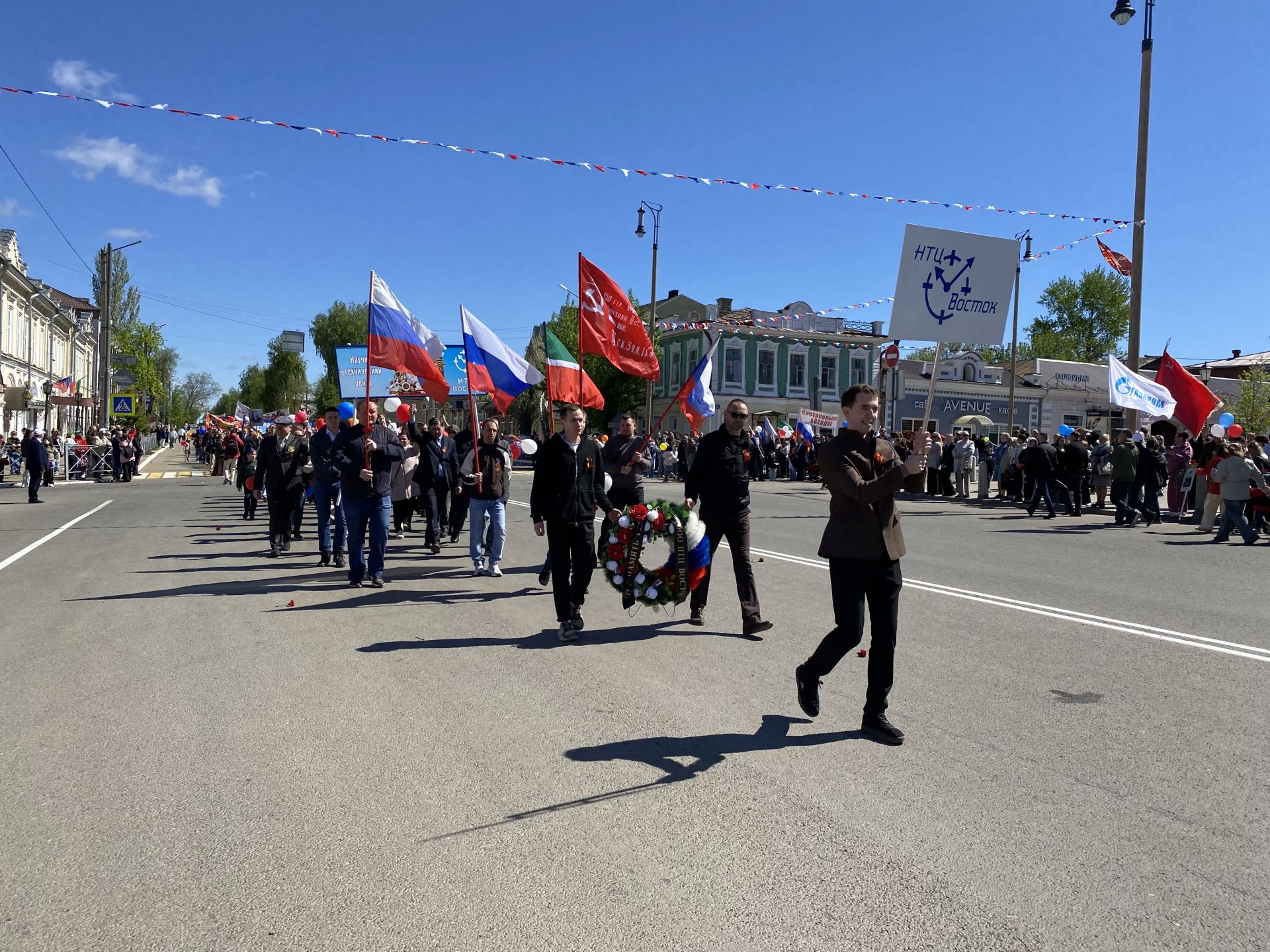 Праздничный парад, вручение наград, тематические площадки: в Чистополе отмечают День Победы