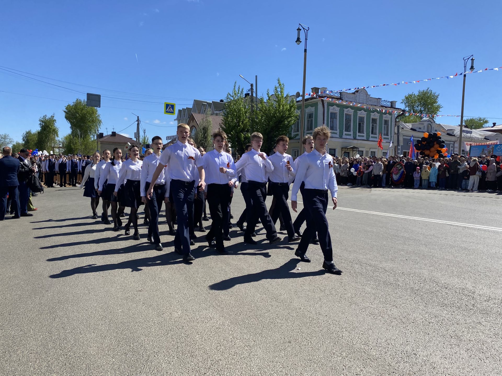Праздничный парад, вручение наград, тематические площадки: в Чистополе отмечают День Победы