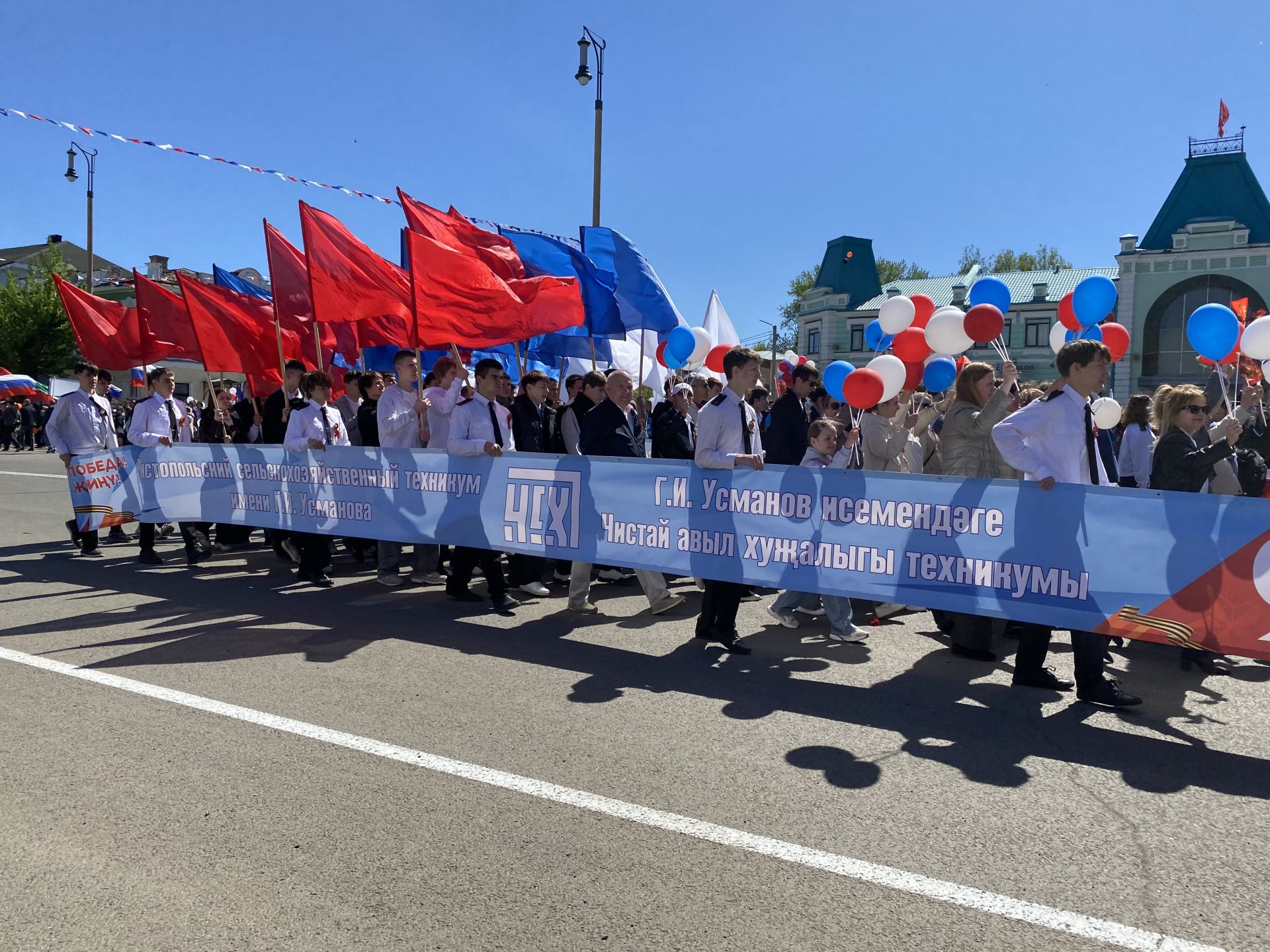 Праздничный парад, вручение наград, тематические площадки: в Чистополе отмечают День Победы