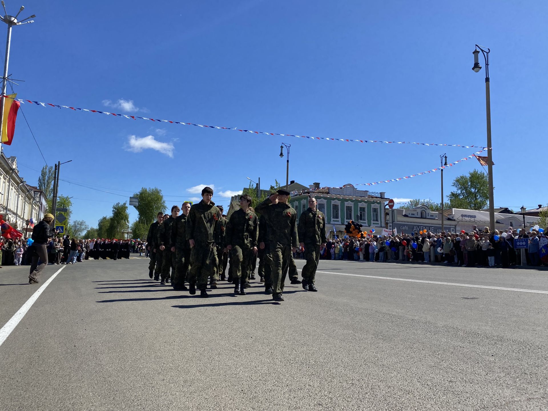 Праздничный парад, вручение наград, тематические площадки: в Чистополе отмечают День Победы