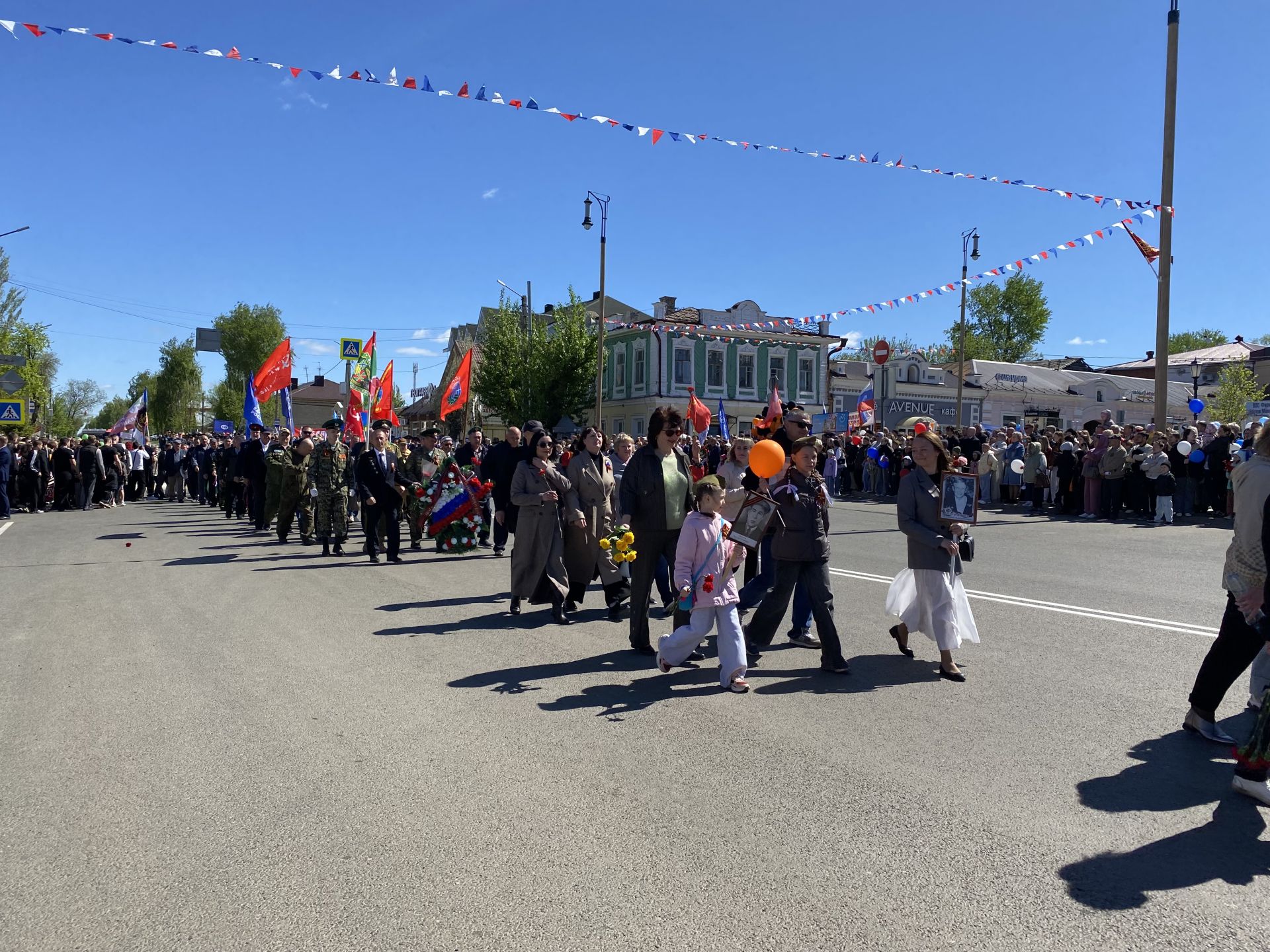Праздничный парад, вручение наград, тематические площадки: в Чистополе отмечают День Победы