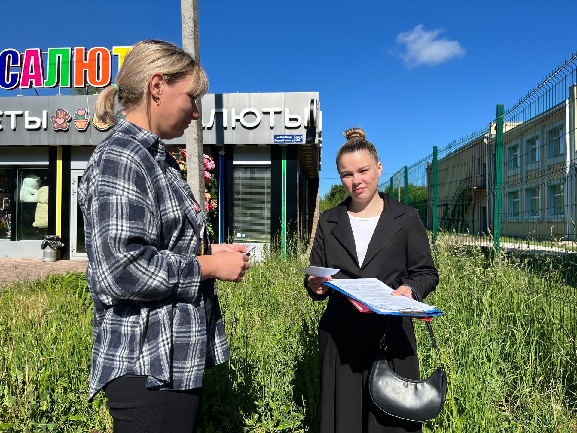 В Чистополе волонтеры рассказали подросткам о вреде никотина