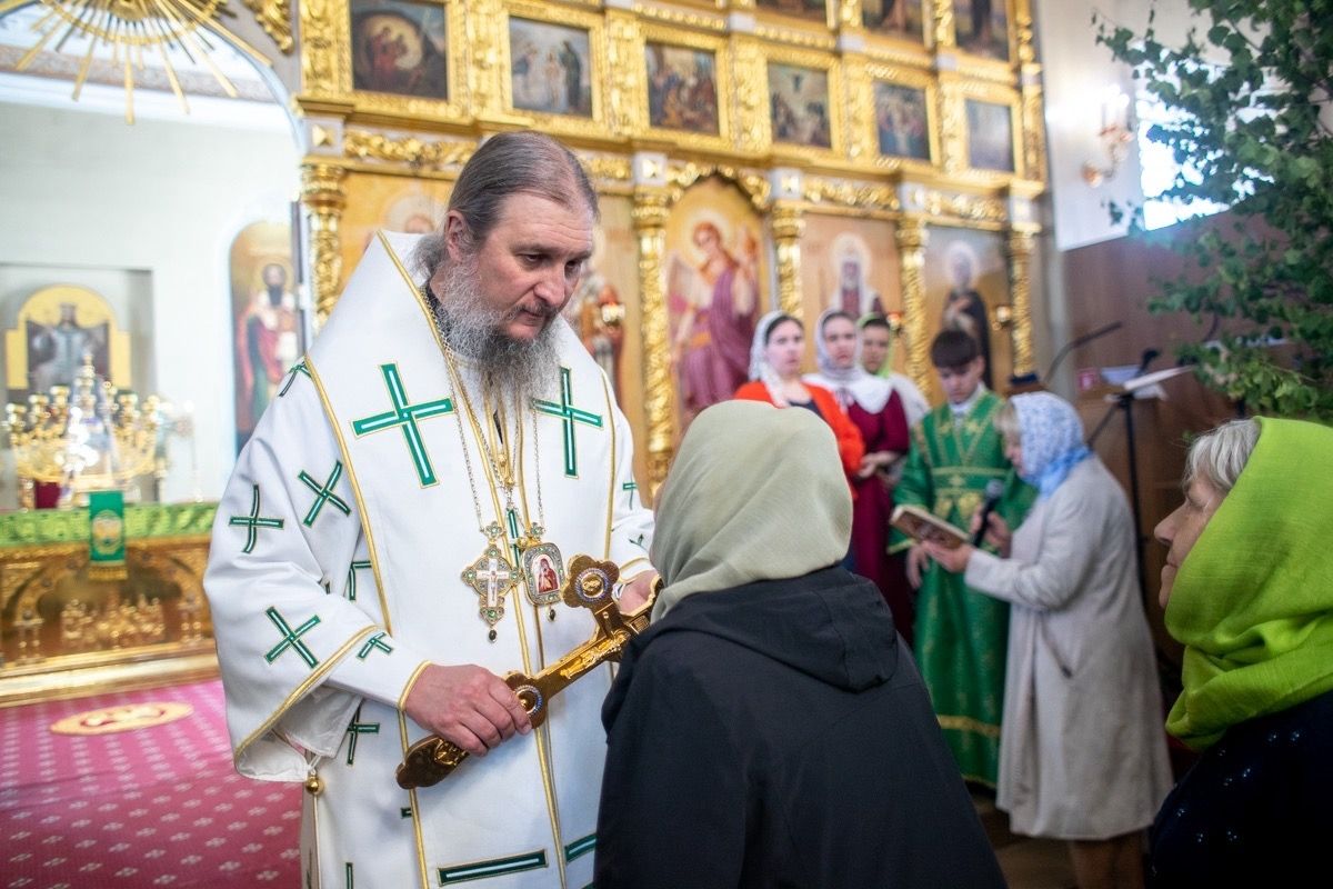 В День Святого Духа епископ Пахомий совершил Литургию в Никольском соборе