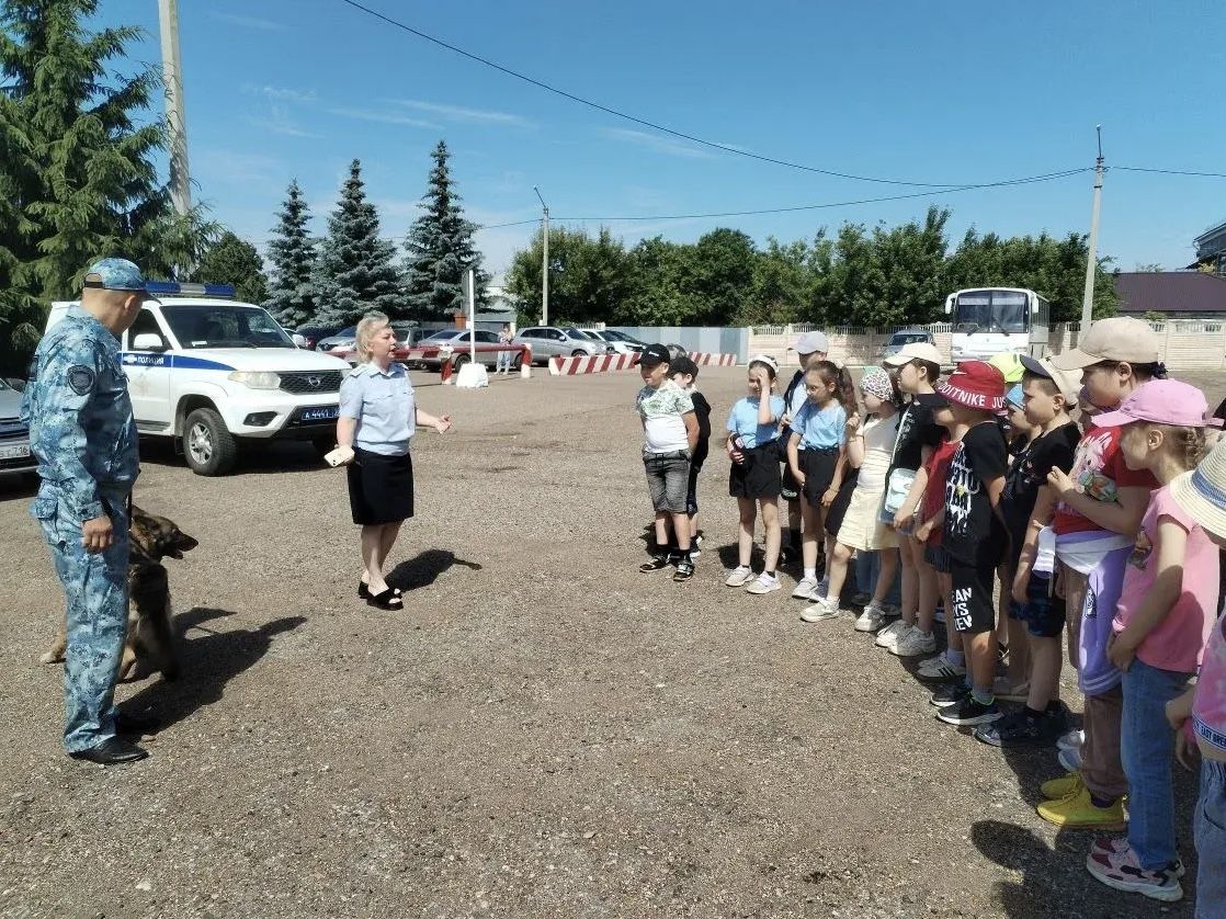 «Один день с полицией»: чистопольские школьники побывали в роли гостей ОМВД