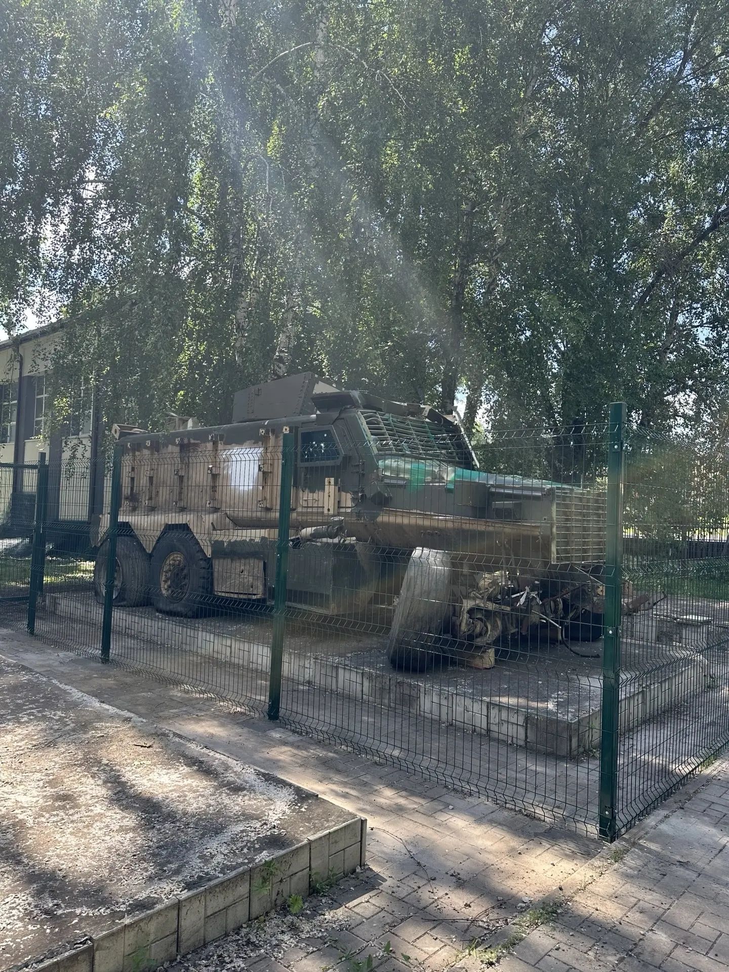 В Чистополь привезли бронемашину противника, подбитую нашими бойцами в зоне СВО