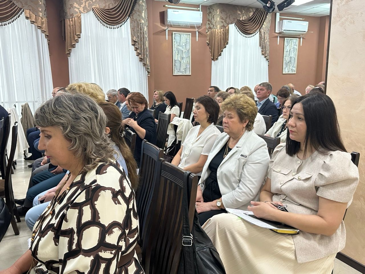 На аппаратном совещании в Чистопольском районе обсудили работу ТОС, ситуацию на полях и оперативную обстановку