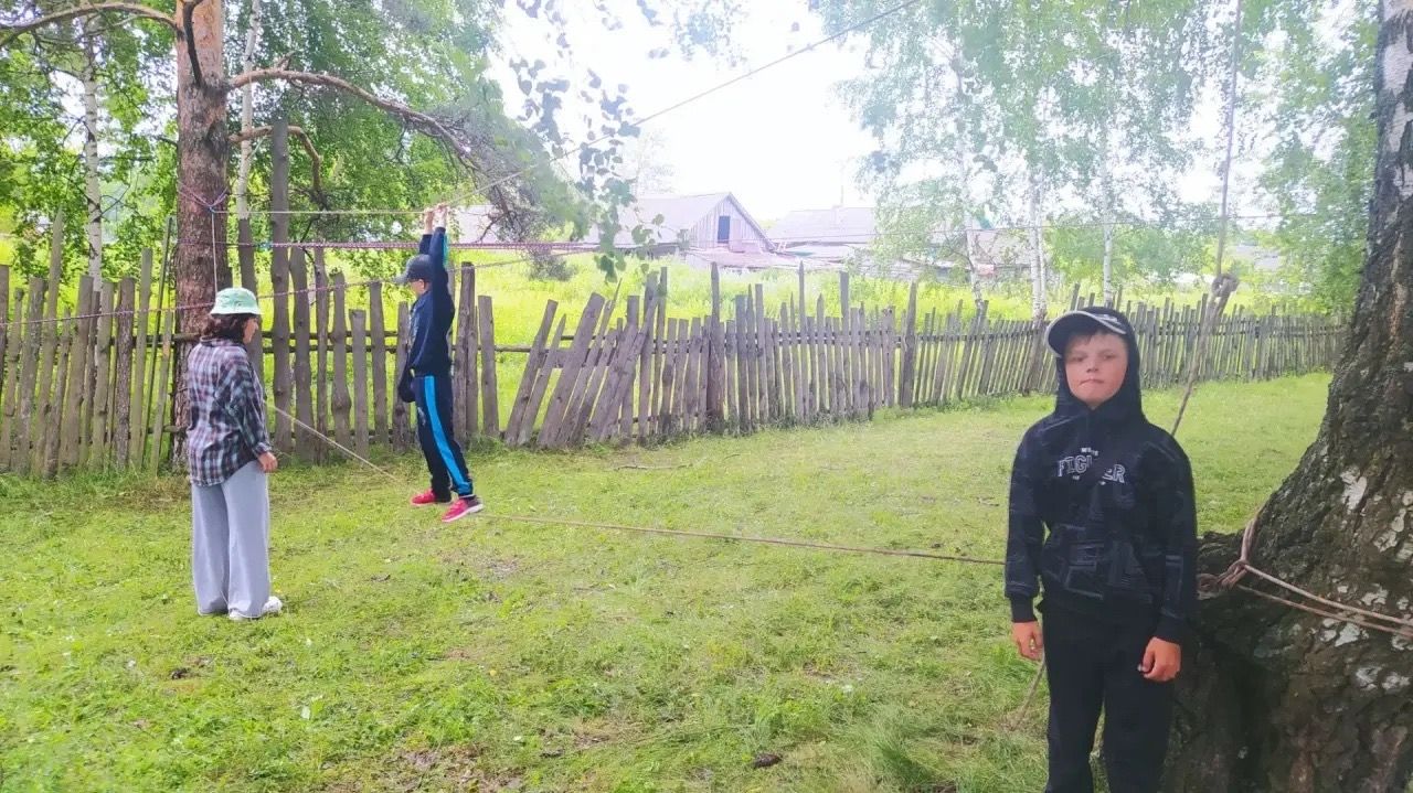 Воспитанники чистопольского «Рубежа» совместили верёвочный курс с Минутой молчания