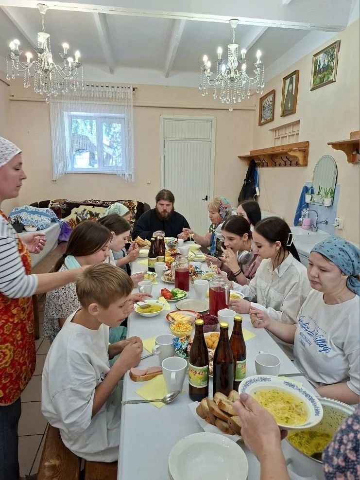 Воспитанники Чистопольского детского дома посетили Воскресенский храм