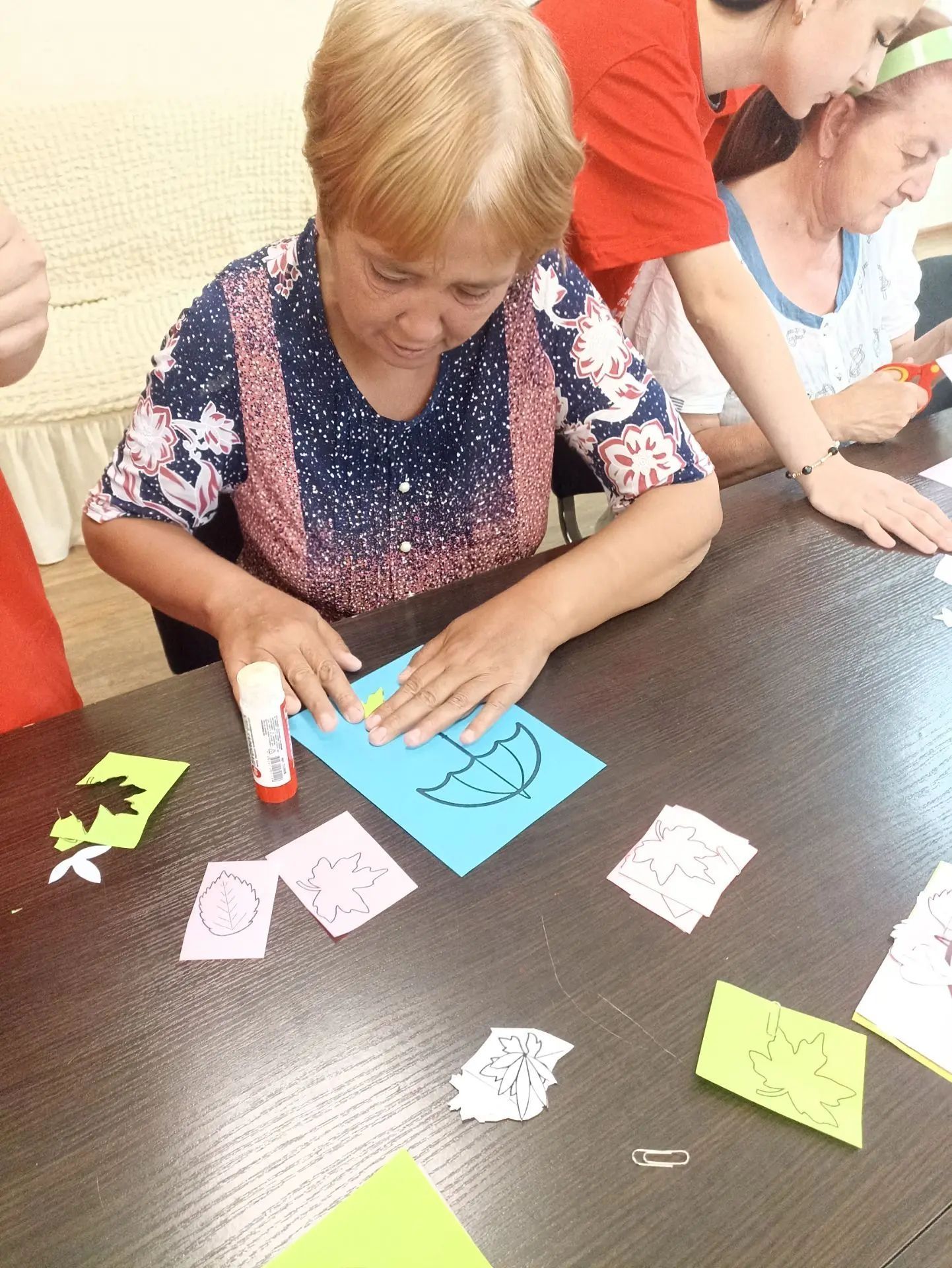 В Чистопольском доме социального обслуживания прошёл мастер-класс «Создаём погоду сами»