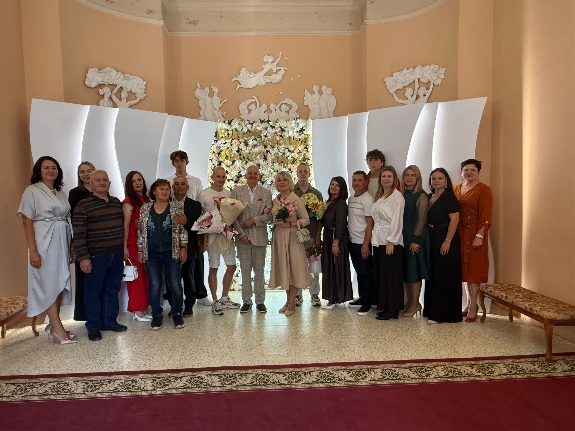 Кораловая свадьба: в Чистопольском дворце бракосочетания чествовали семью Силантьевых