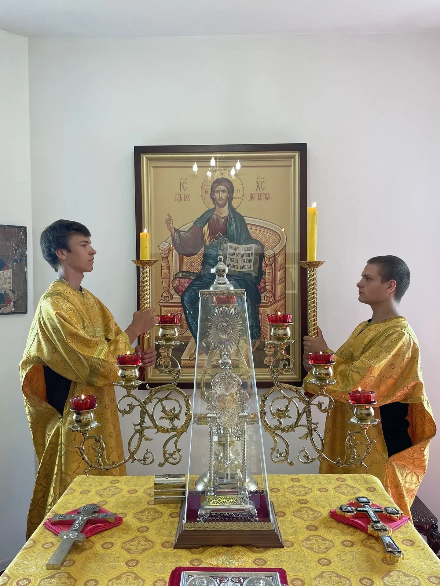 В храме села Булдырь установили новую икону Христа Вседержителя