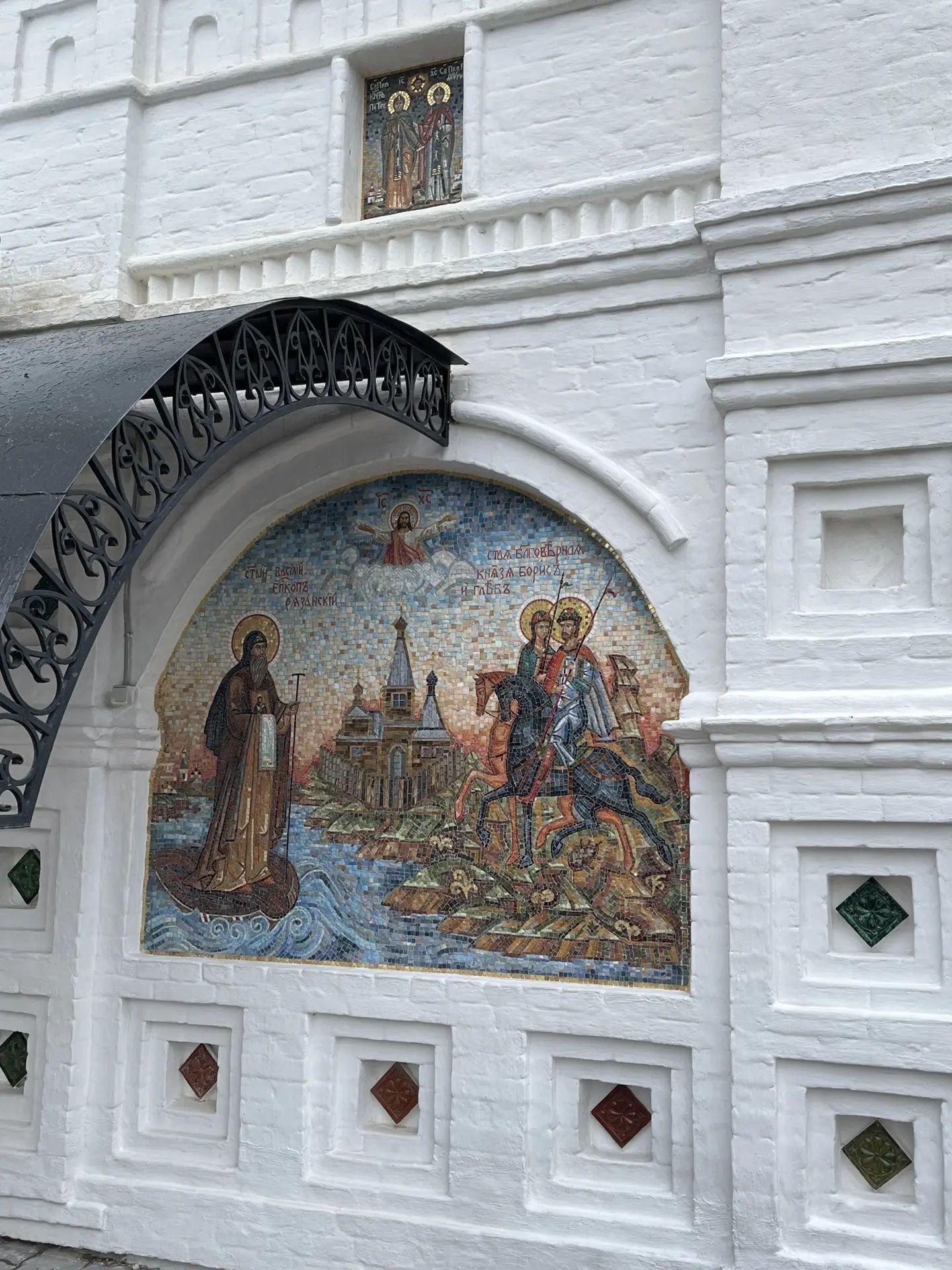 Чистопольские паломники прикоснулись к святыням Владимирской митрополии