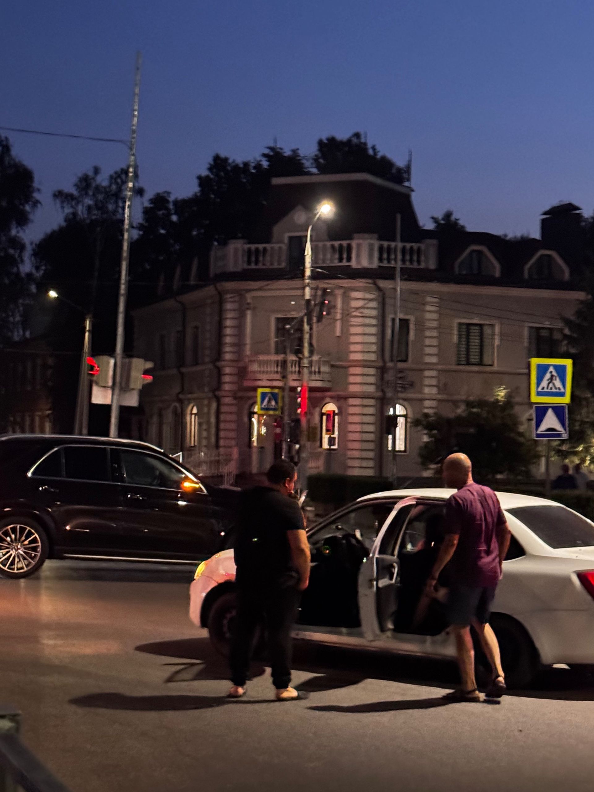 В Чистополе столкнулись «Лада Гранта» и Mercedes