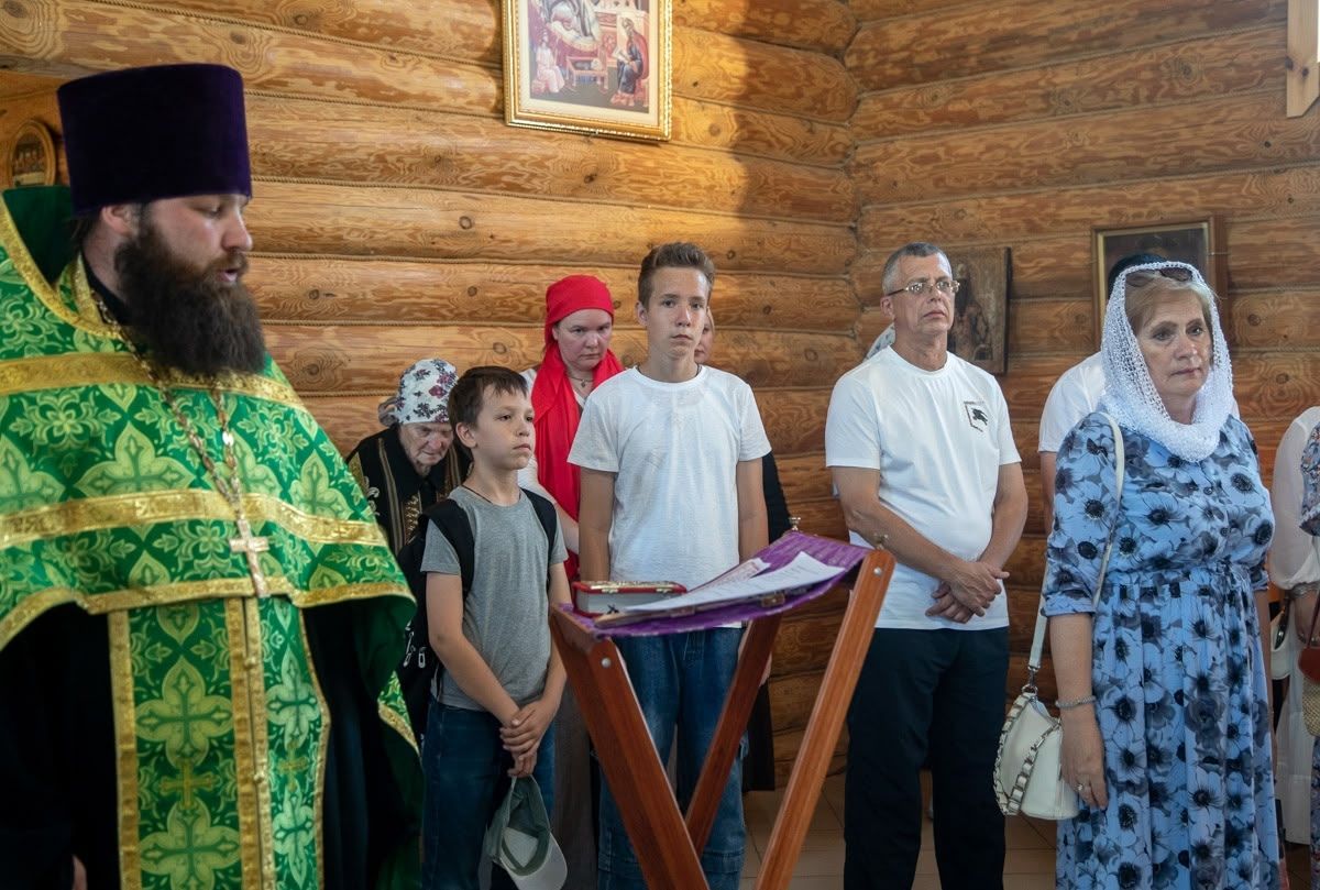 В селе Булдырь отметили День семьи, любви и верности молебном и народными гуляньями