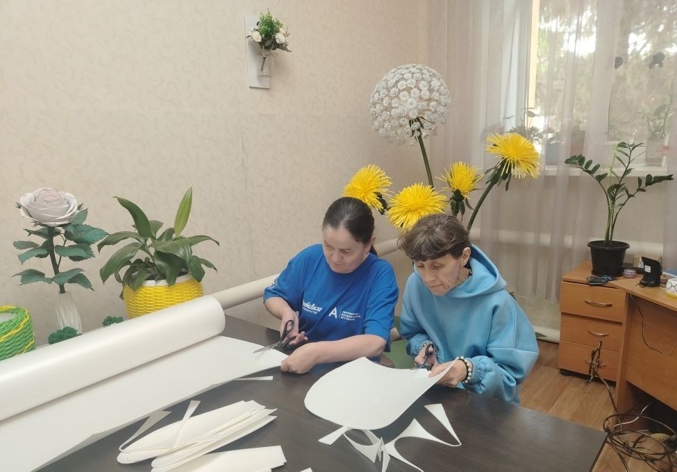 В чистопольском доме-интернате прошёл мастер-класс по созданию ромашек