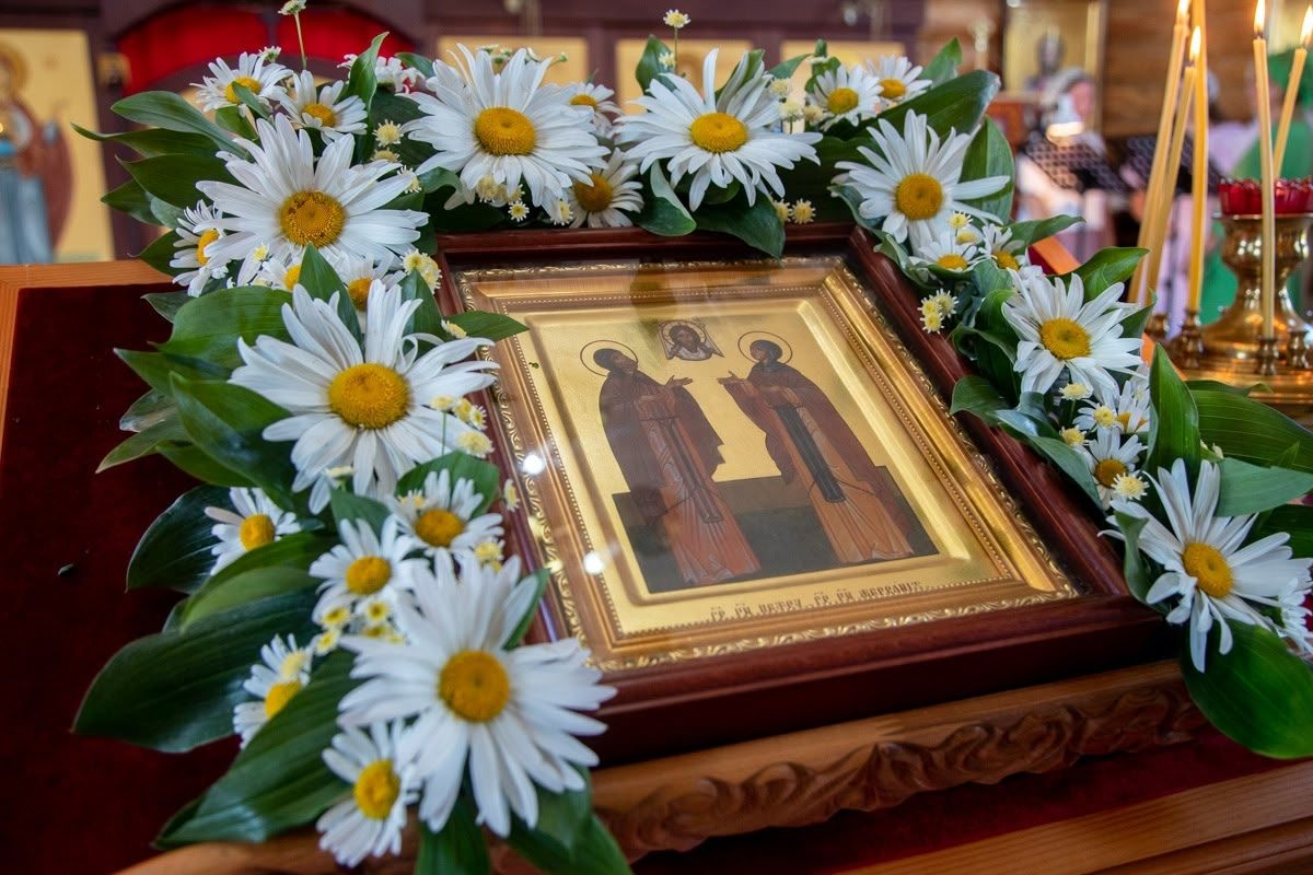В селе Булдырь отметили День семьи, любви и верности молебном и народными гуляньями