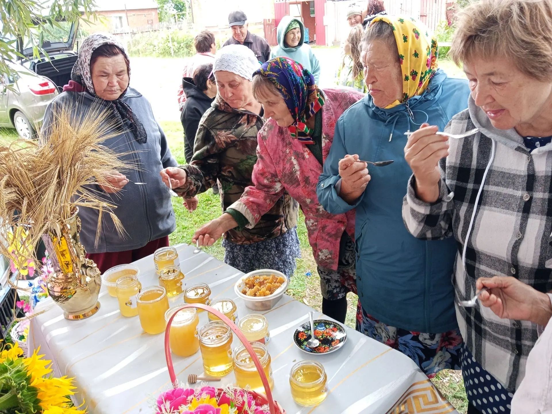 В селе Чистопольского района отметили Медовый Спас народными гуляниями и дегустацией мёда