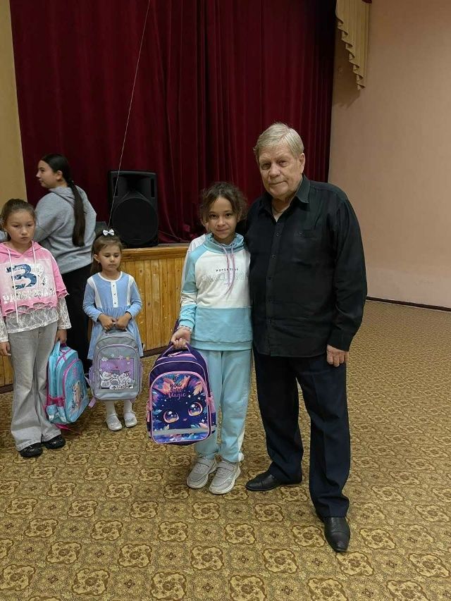 Десять чистопольских первоклассников получили школьные портфели