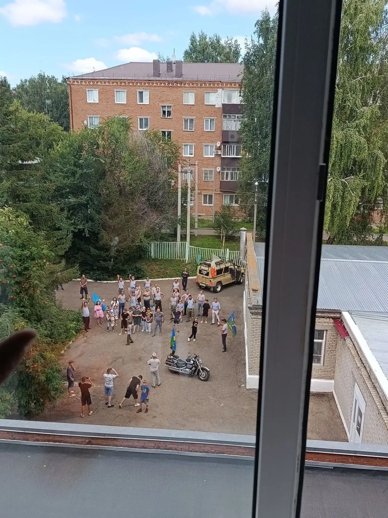 Священник и ветераны ВДВ навестили юных пациентов Чистопольской ЦРБ