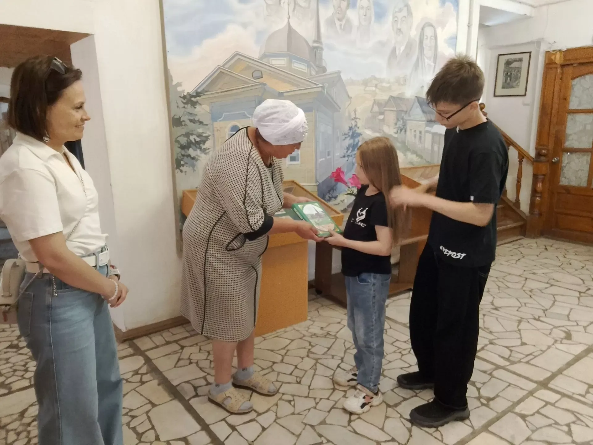 Тумышы белән Яуширмә авылыннан булган Габделхәй Хөснуллинның оныгы Елена Казакова, туганлык җепләрен эзләп, Чистай якларына кайтты (2нче өлеш)