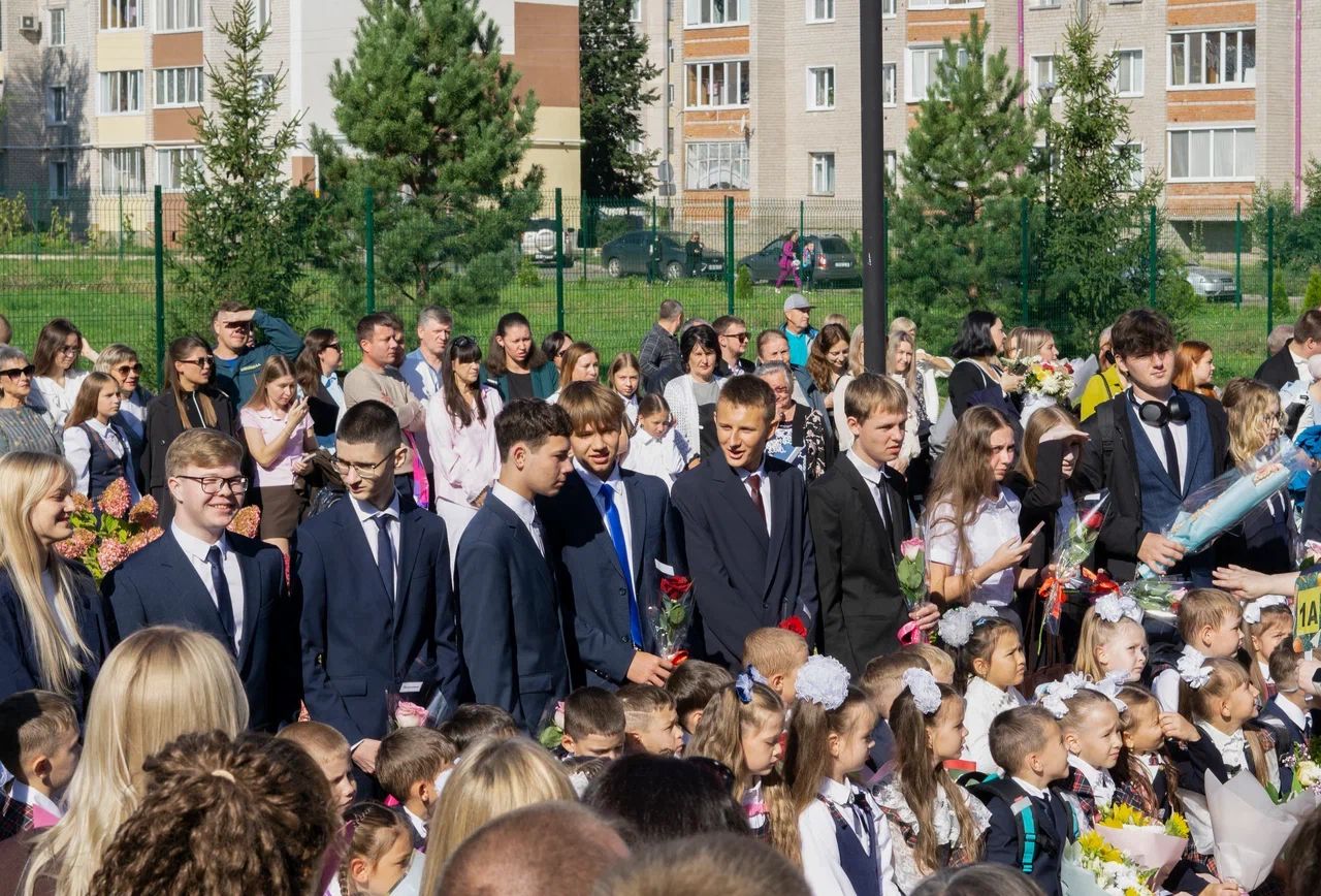 В чистопольской гимназии № 3 прошла торжественная линейка, посвященная Дню знаний