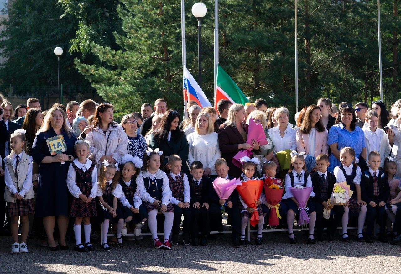 В чистопольской гимназии № 3 прошла торжественная линейка, посвященная Дню знаний