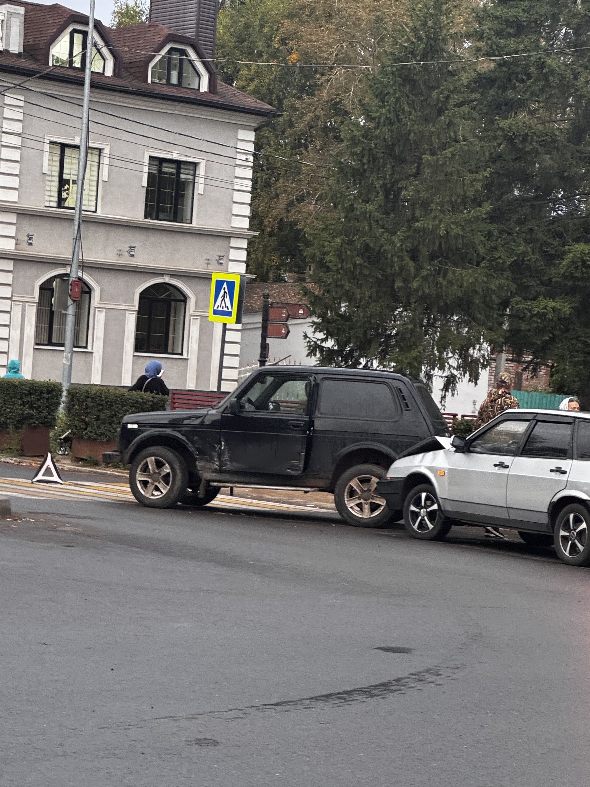 В центре Чистополя произошли две аварии с участием отечественных автомобилей