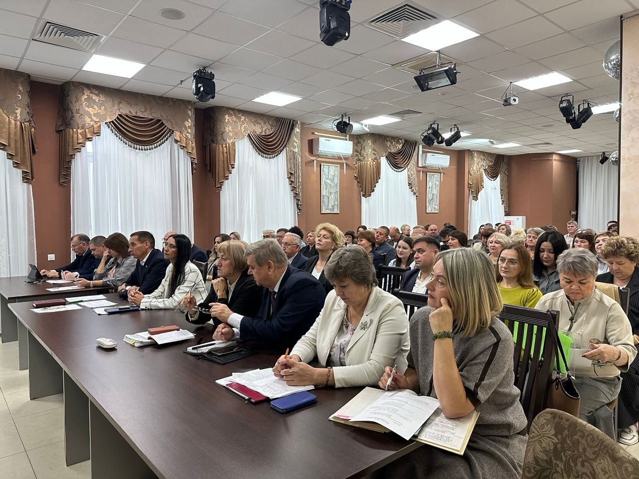 На совещании у главы района обсудили участие в грантах, ход уборочной и подготовку к выборам