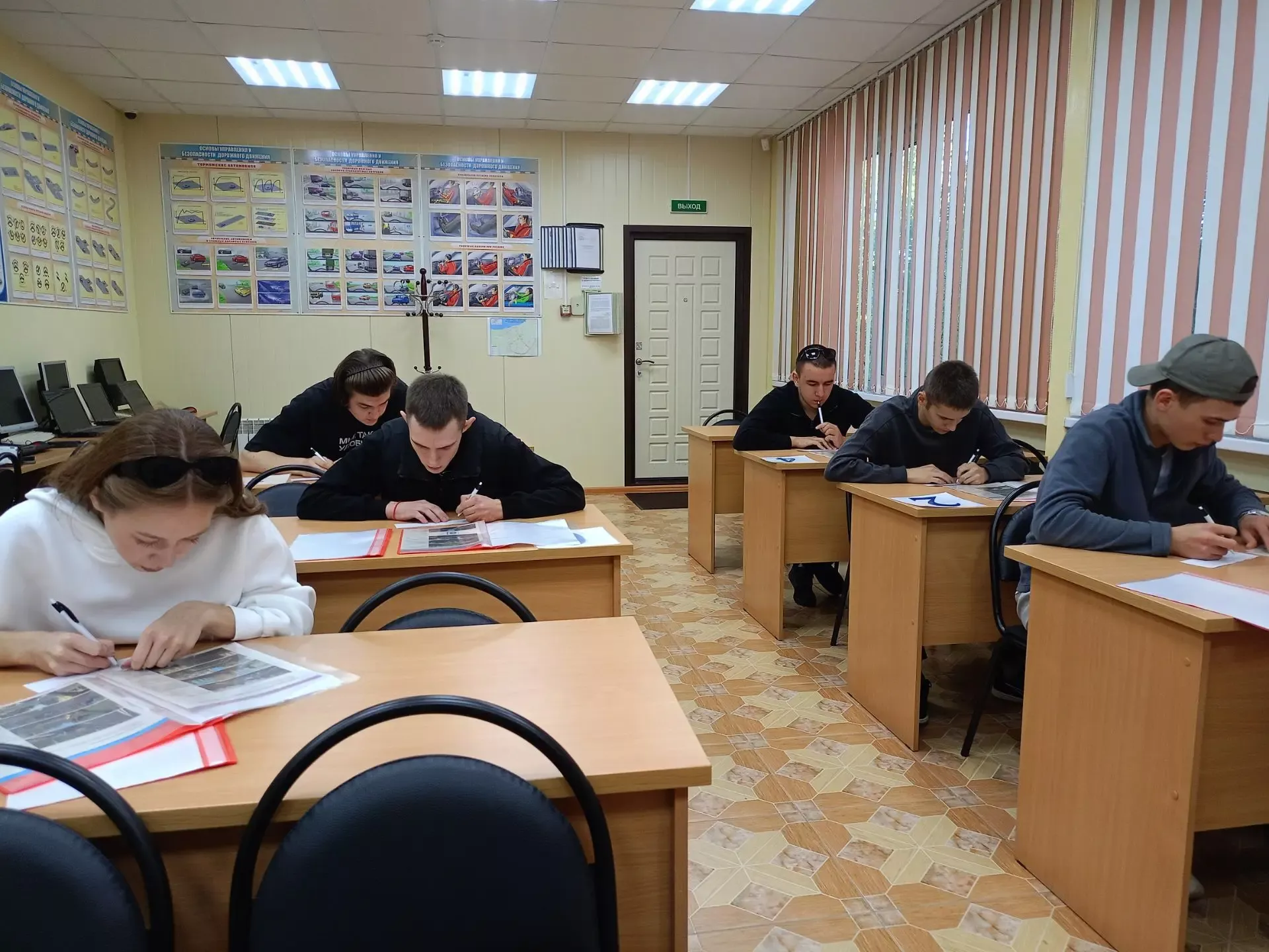 Студенты боролись за победу в конкурсе водительского мастерства в Чистополе