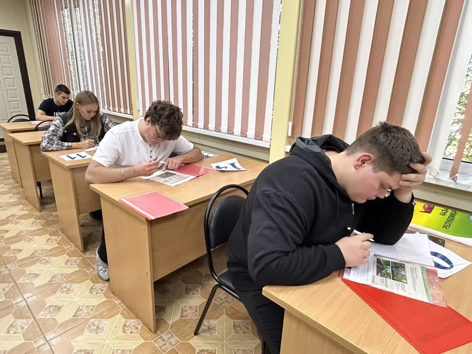 Студенты боролись за победу в конкурсе водительского мастерства в Чистополе