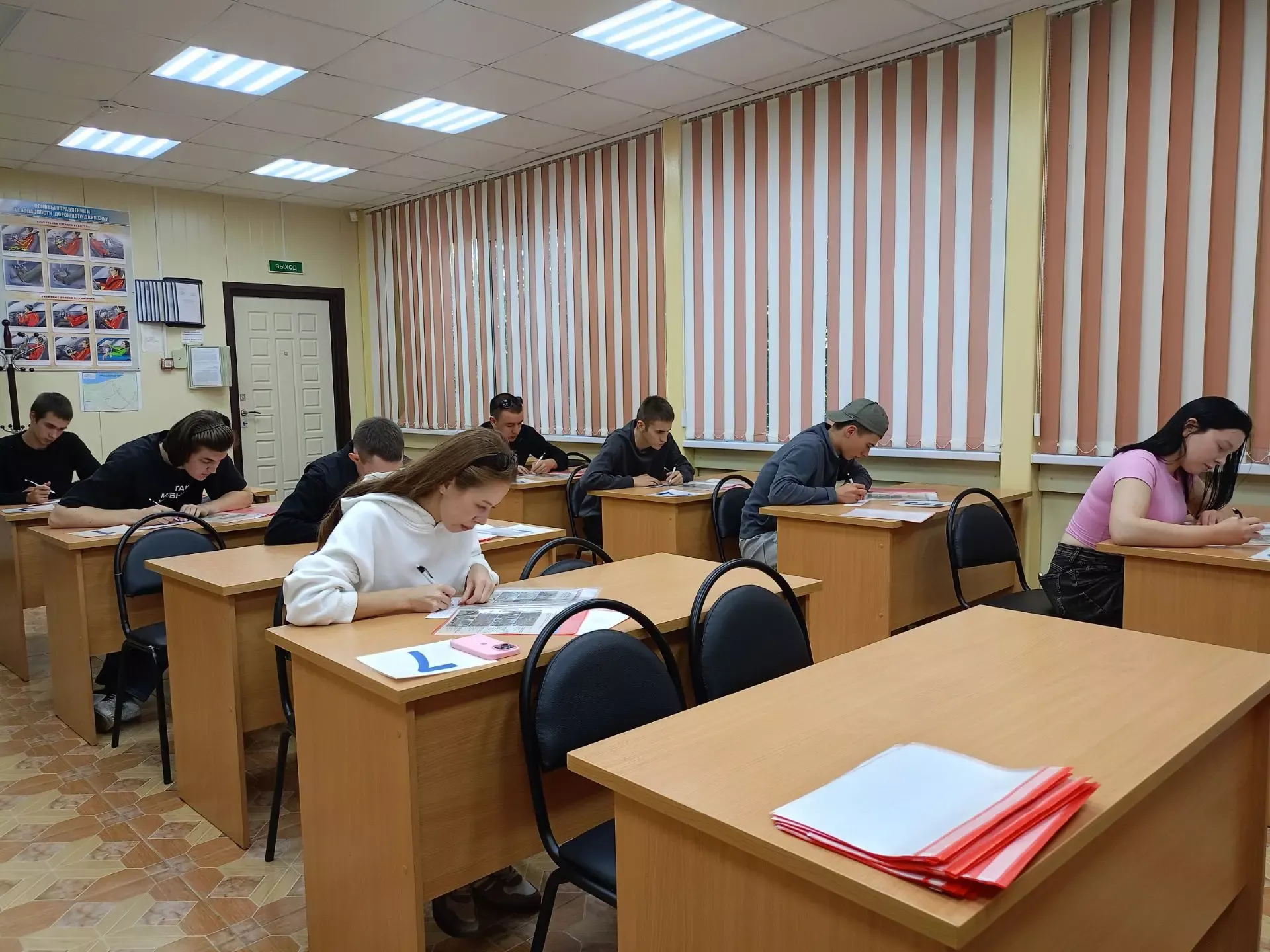 Студенты боролись за победу в конкурсе водительского мастерства в Чистополе