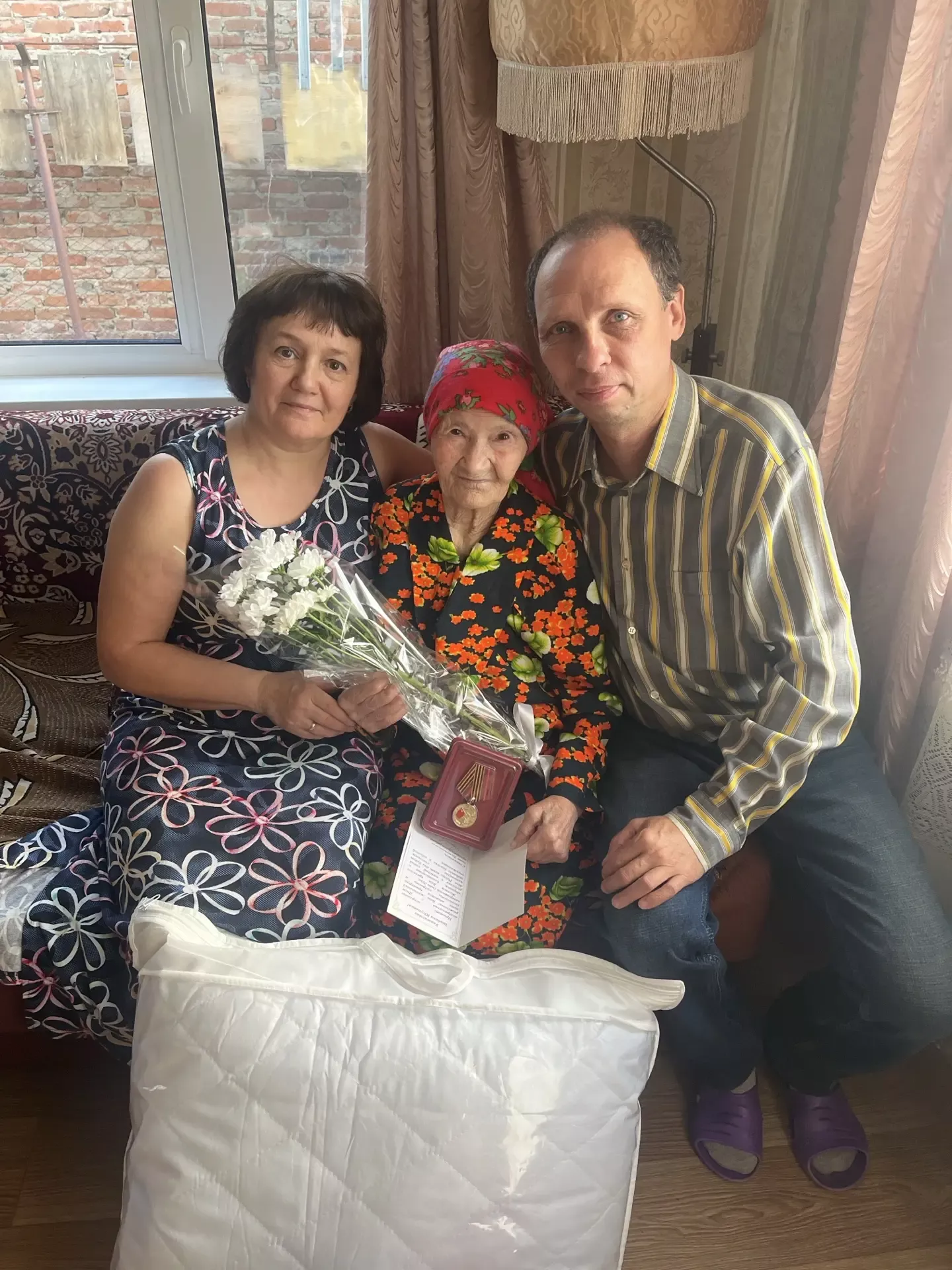 В Чистополе поздравили труженицу тыла Замбику Ахунову с 94-летием