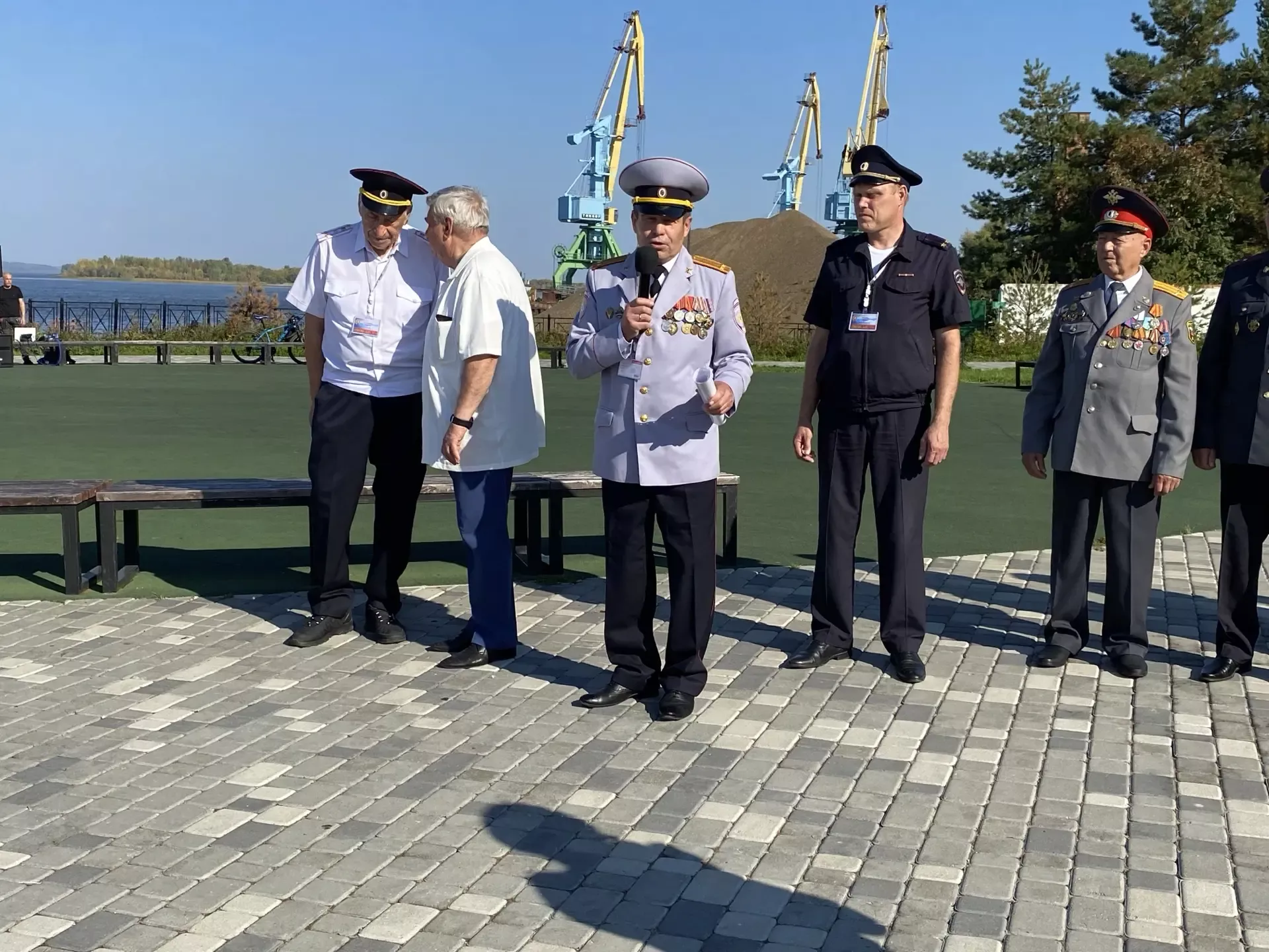 Делегацию ветеранов МВД из Свердловской области приветствовали в Чистополе