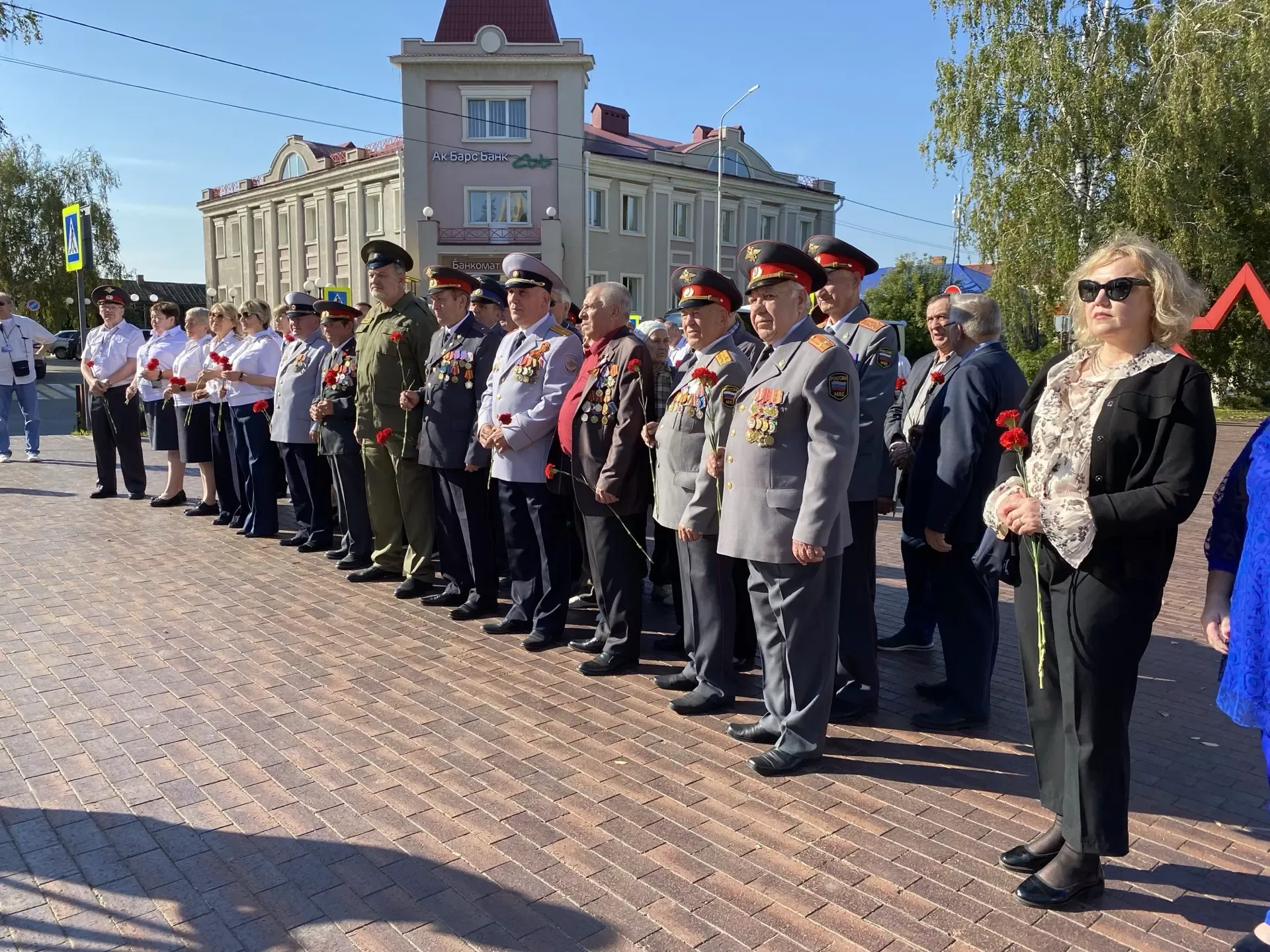 Делегацию ветеранов МВД из Свердловской области приветствовали в Чистополе