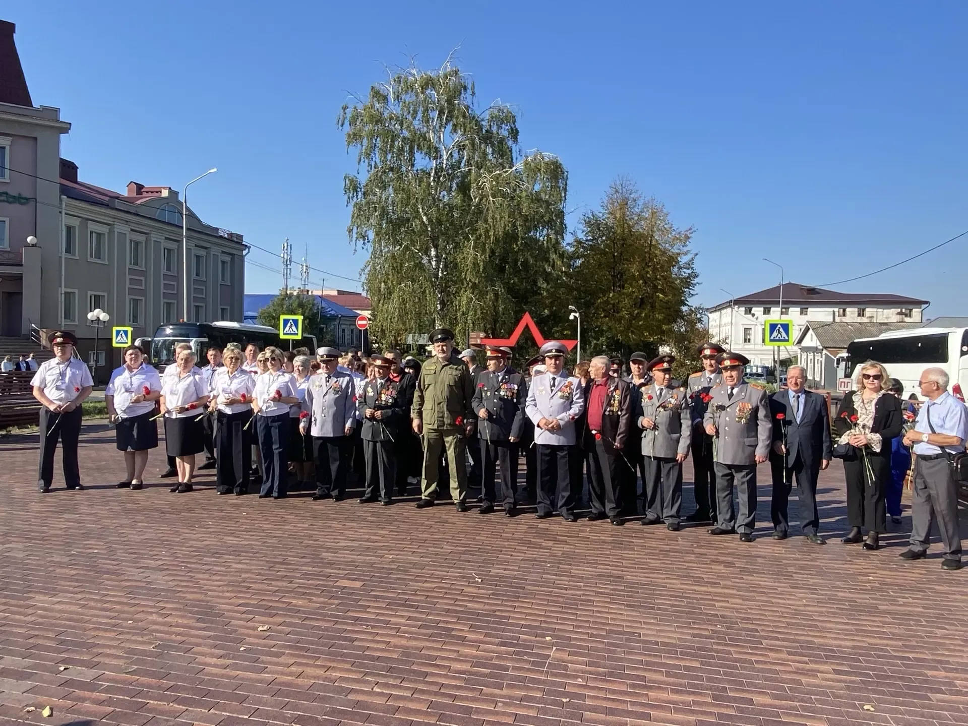 Делегацию ветеранов МВД из Свердловской области приветствовали в Чистополе