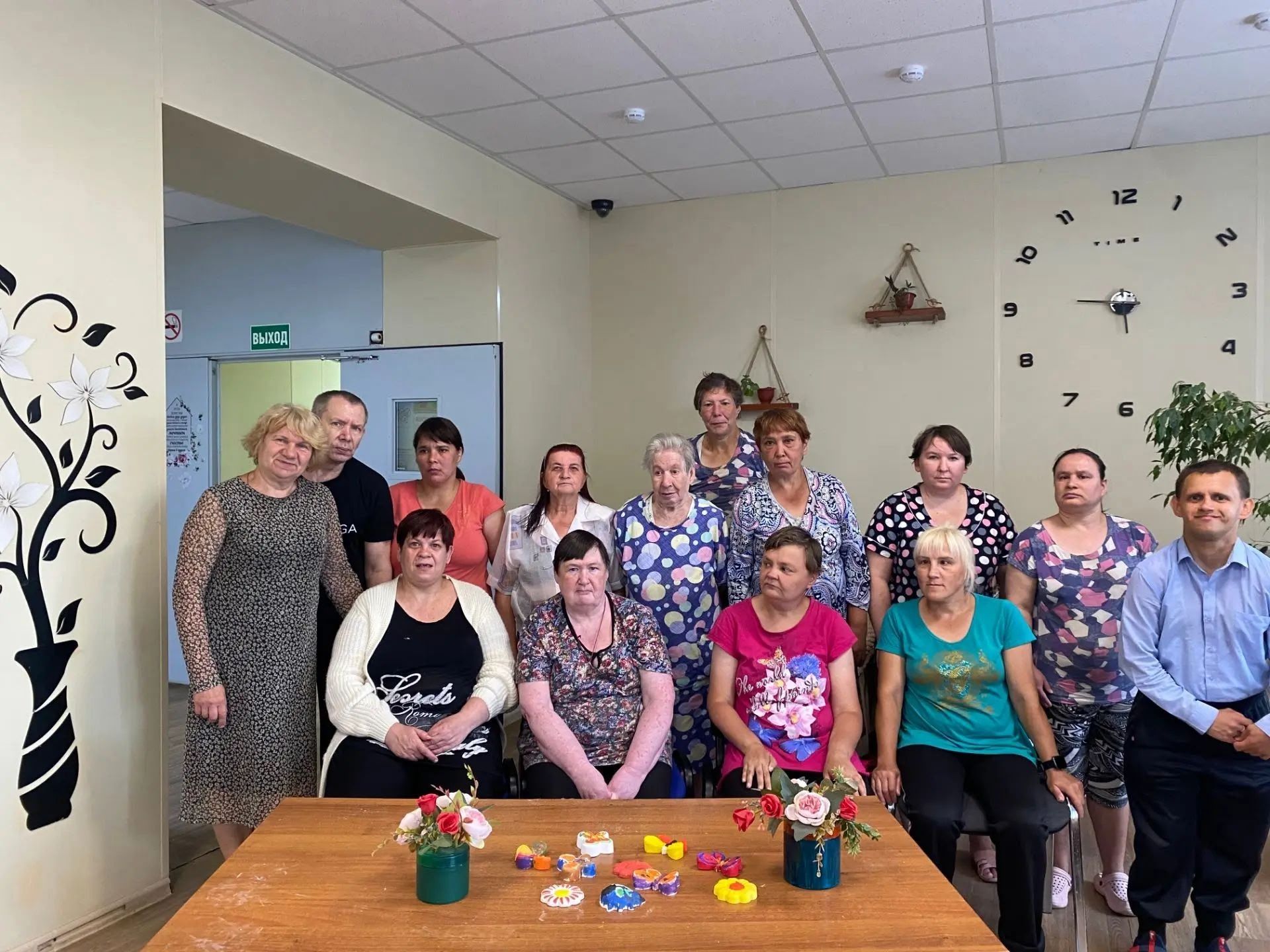 В Чистопольском доме социального обслуживания прошёл мастер-класс «Яркие краски уходящего лета»
