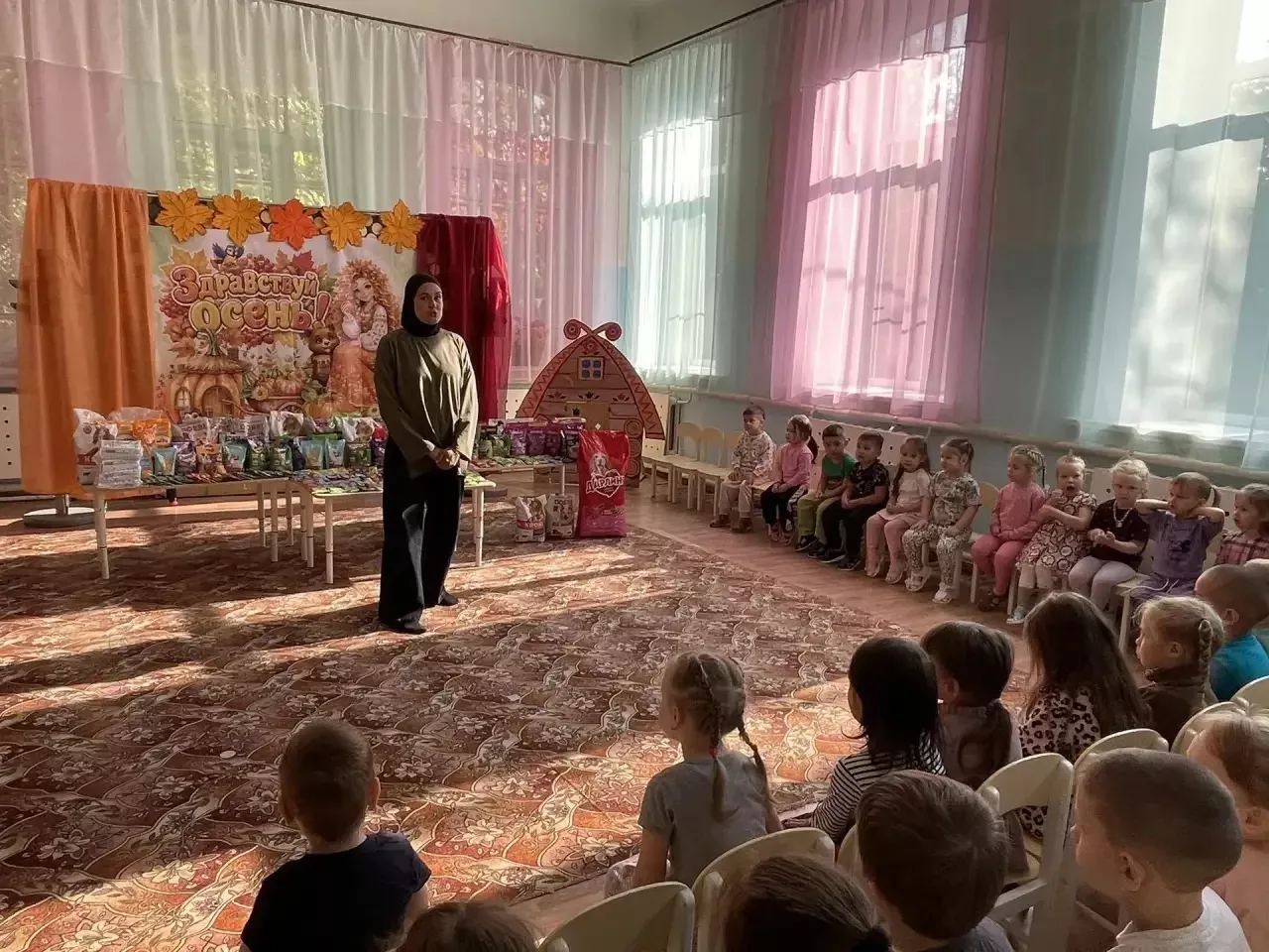 Воспитанники чистопольского детсада узнали о защите животных и помогли бездомным питомцам
