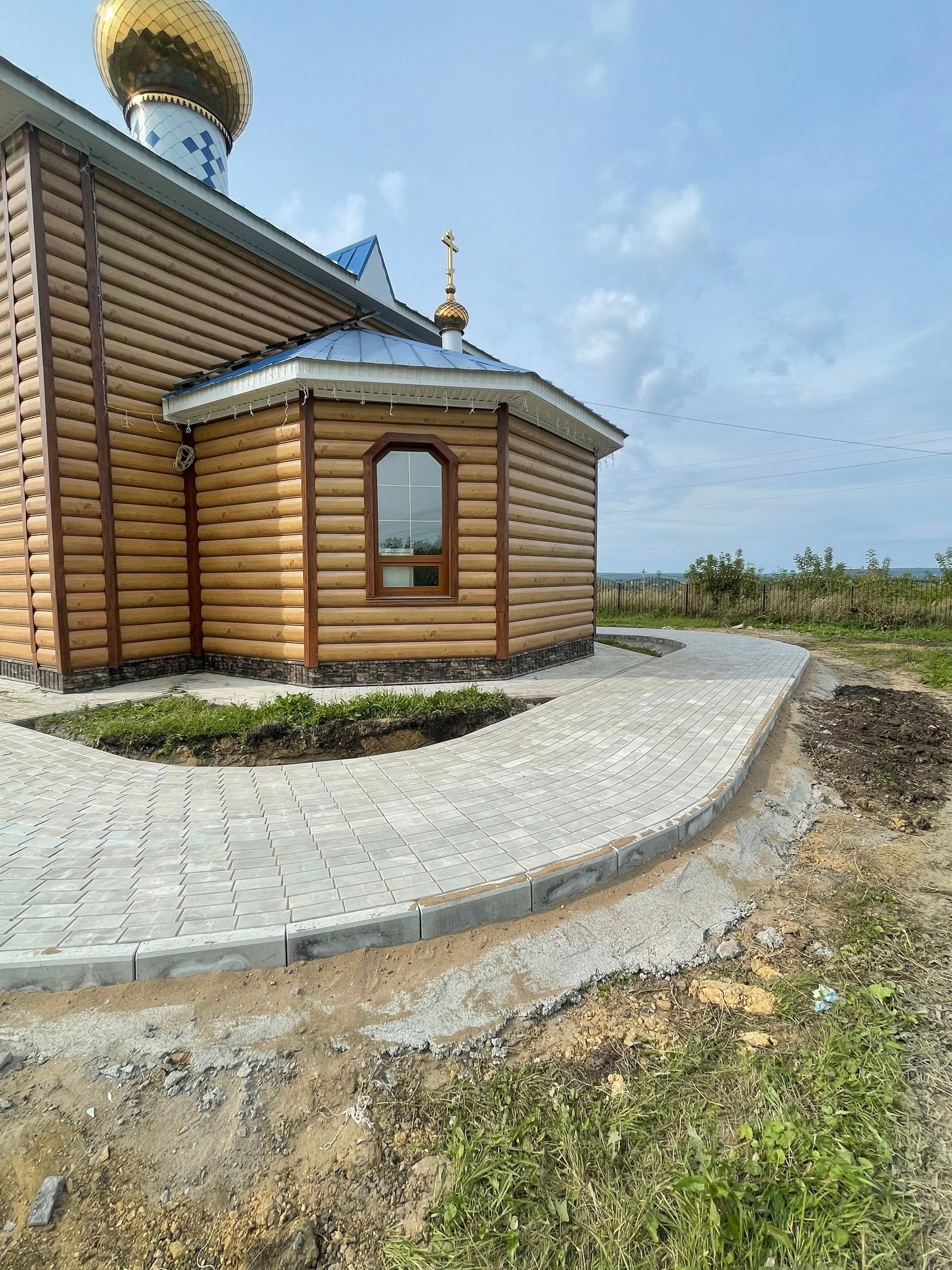 У храма в селе Булдырь появились брусчатка и новые ступени
