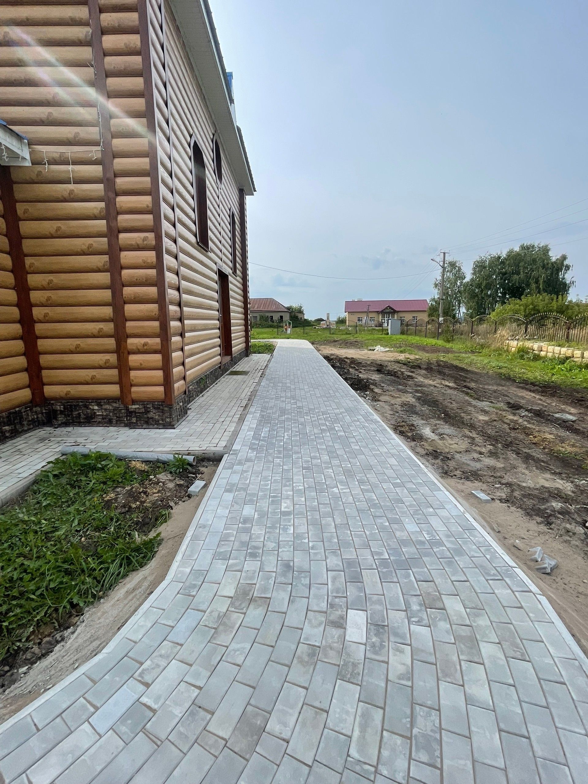 У храма в селе Булдырь появились брусчатка и новые ступени