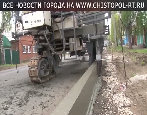 В Чистополе проходит установка бордюрного камня по улице Вахитова