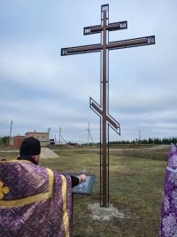 В чистопольском селе установили и освятили поклонный крест