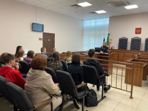 Чистопольские школьники попробовали себя в роли судьи, адвоката и гособвинителя