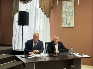 Дмитрий Иванов заслушал доклады о социальном обслуживании, уборочной и безопасности на дорогах