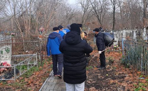 В Чистополе ветераны общественных организаций продолжают принимать участие в субботниках